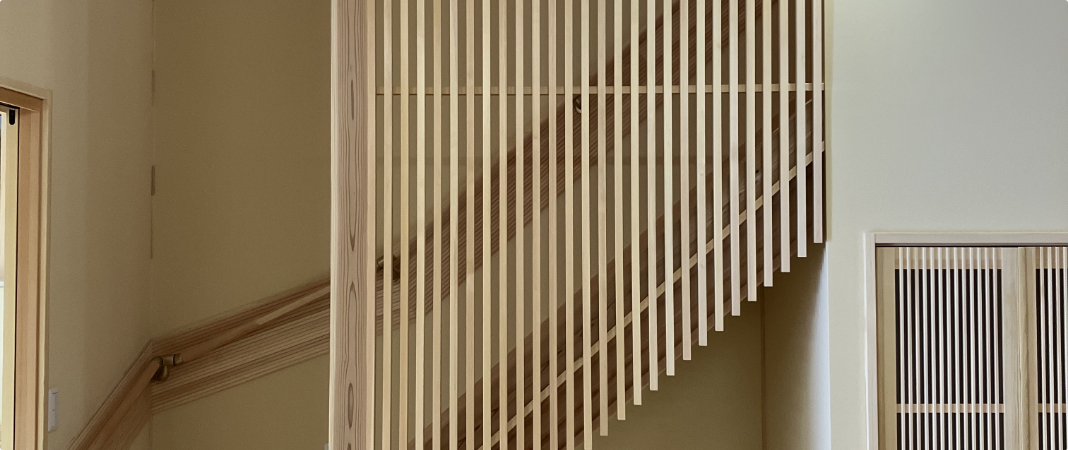 木目の格子がある和風の扉