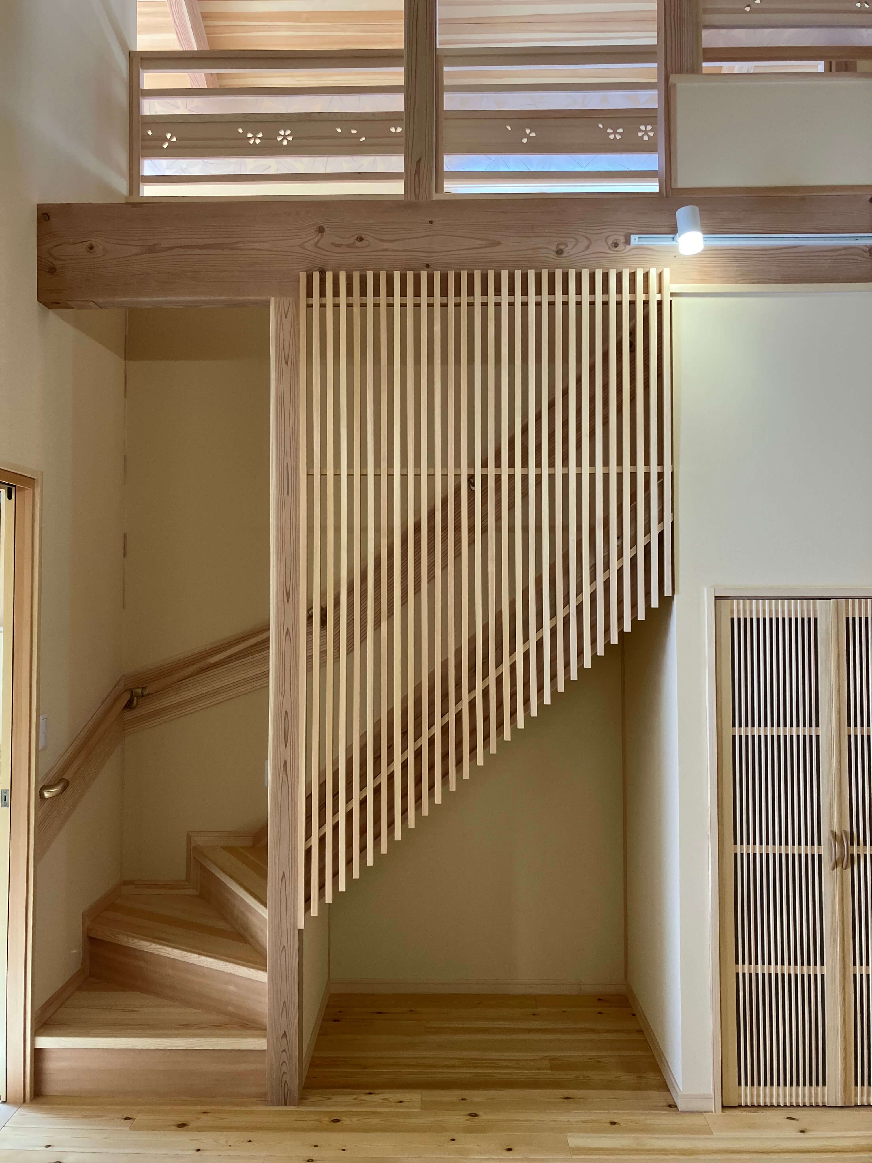 木目調のキッチン棚